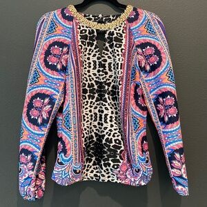 BEBE NWT New animal tropical print blouse size small gold necklace collar